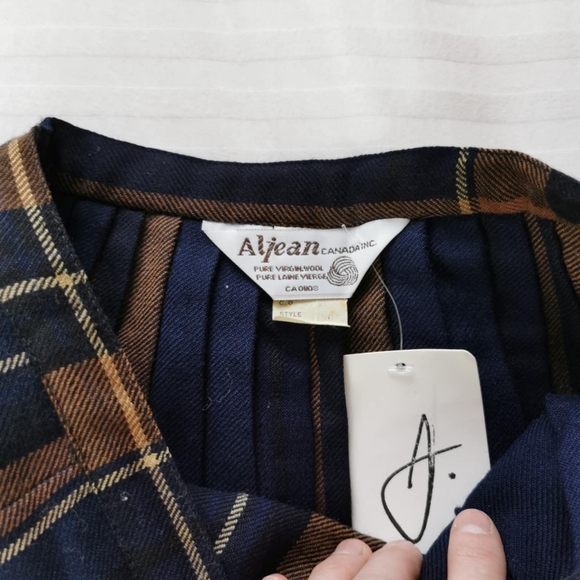 Vintage Tartan Wool Skirt - Timeless Elegance | Size S - Picture 5 of 5